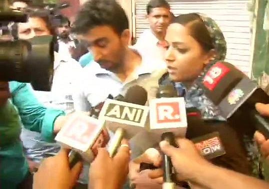  Shehla Rashid reetirates claims on J&K condition; gets into argument with reporters