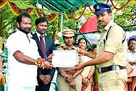 Telangana cop caught taking bribe day after getting “best constable award”