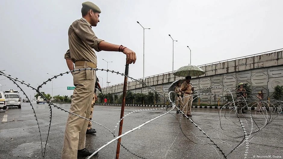 Advisory restricting tourists in Kashmir lifted  