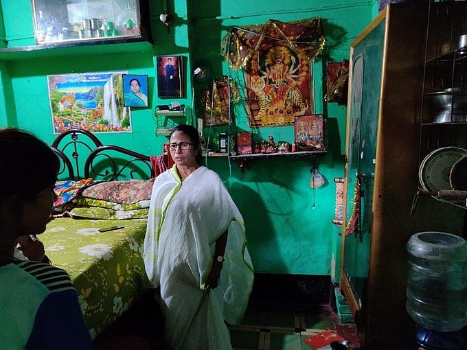 “2 toilets for 400 people?” Mamata Banerjee scolds minister after slum visit