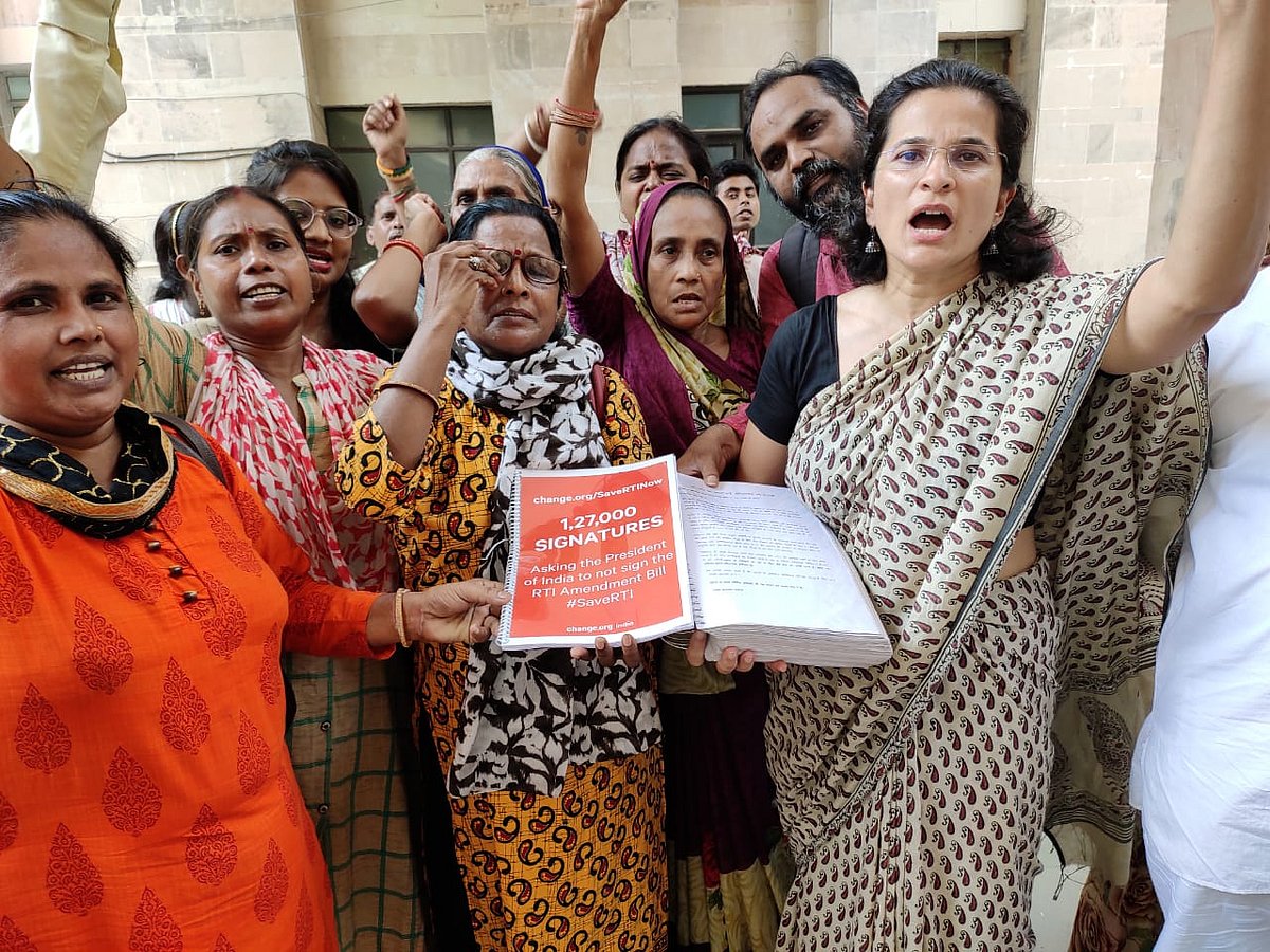 Activists urge President to withhold assent to RTI bill; detained by police