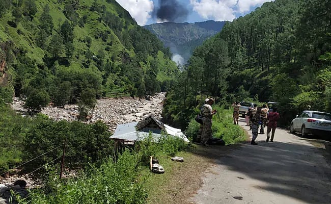  Three killed as helicopter crashes in rain-hit Uttarkashi   