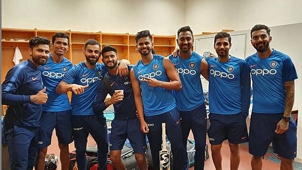 Kohli posts ‘squad’ pic, fans ask where’s Rohit