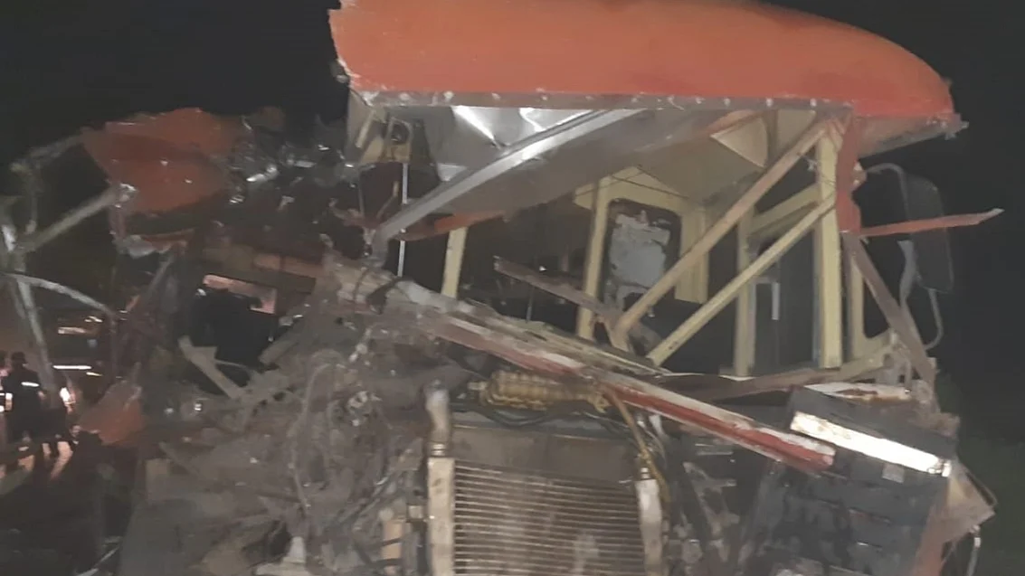 15 killed, 35 injured after a bus collides with a truck in Dhule, Maharashtra