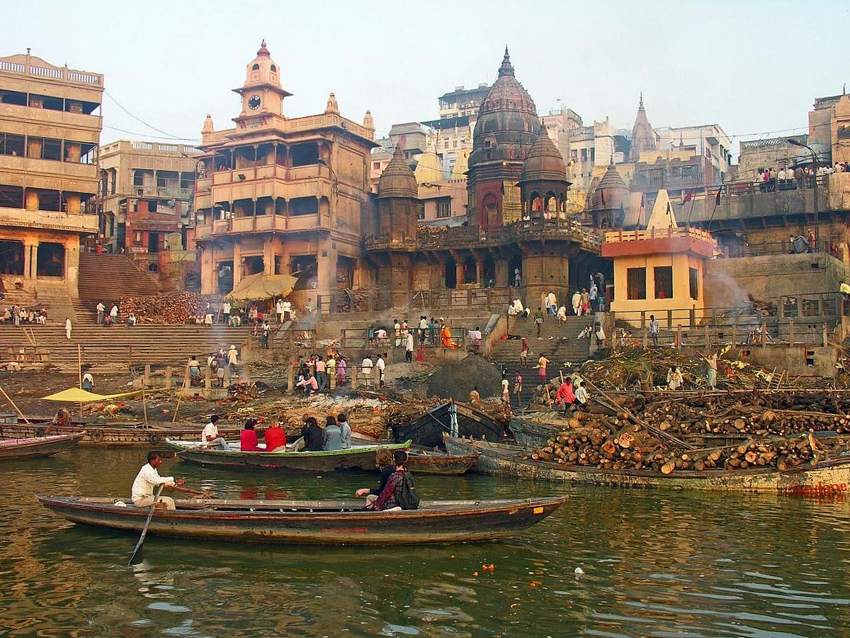 Varanasi: Ghats flooded, streets turn into cremation grounds