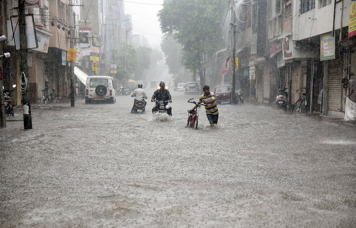 Heavy rains pound Mumbai; normal life, rail traffic comes to a standstill