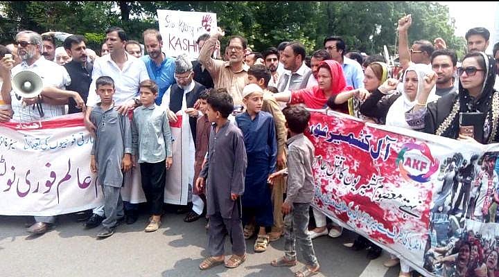 There were protests across Pakistan against India abrogating Article 370 from J&amp;K.(photo courtesy: social media)