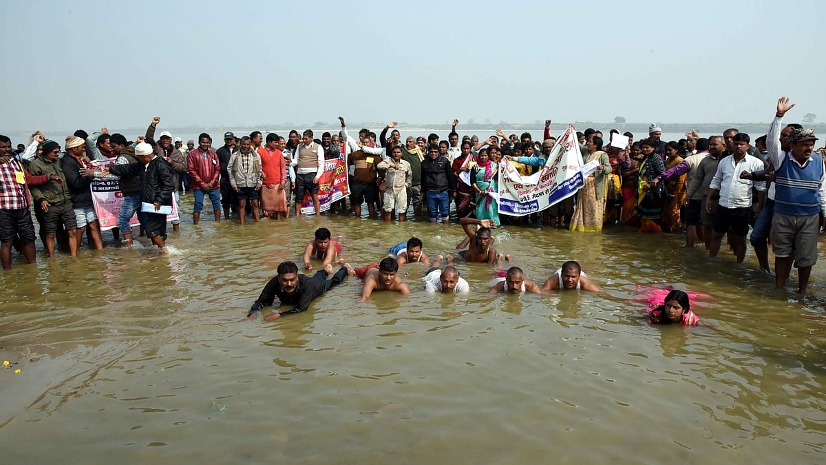 ‘Jal Satyagraha’ in UP for bridge over Ganga