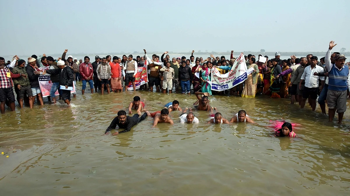 ‘Jal Satyagraha’ in UP for bridge over Ganga