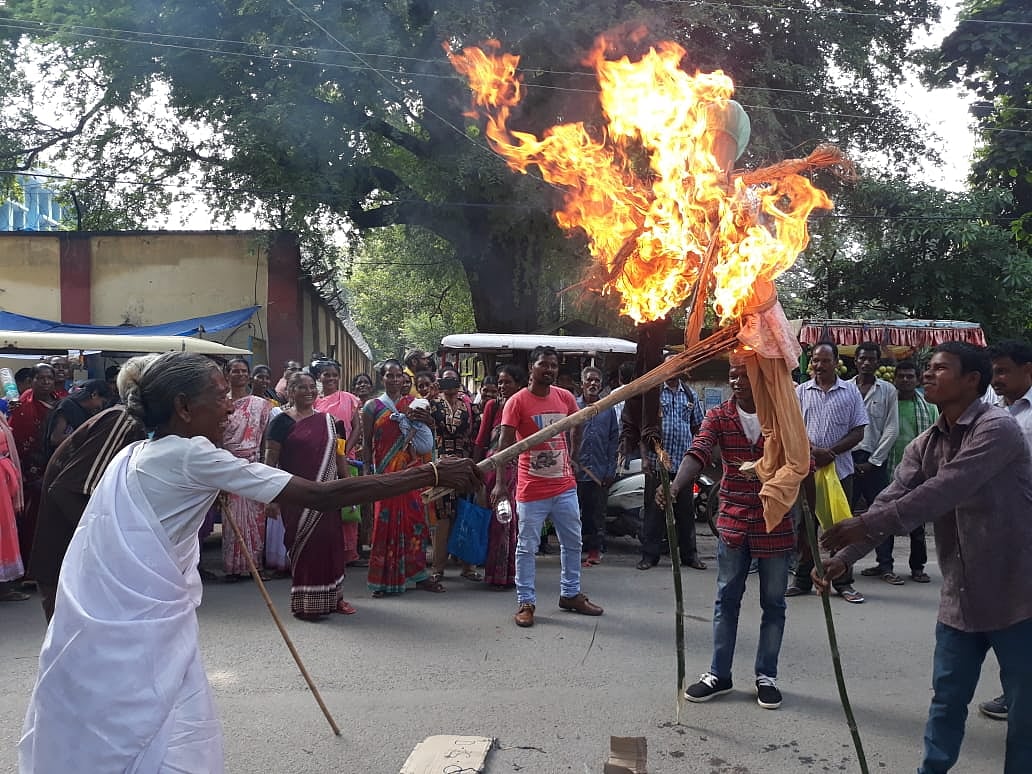 Jharkhand: Food grains denied to people in West Singhbhum for 2 years due to Aadhaar failures