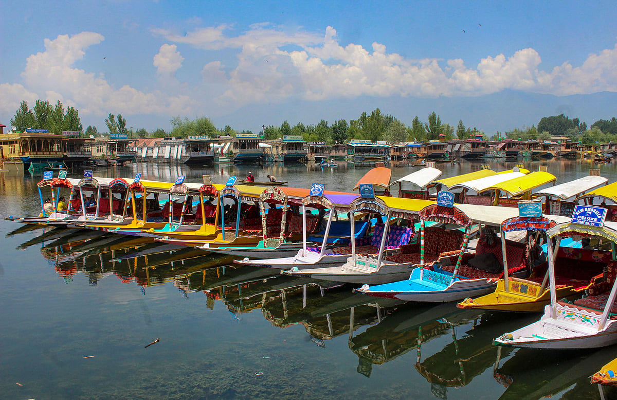 Kashmir’s golden yellow autumn arrives without any tourists  