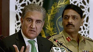 Pak FM contradicts PM Imran Khan, rules out war with India over Kashmir