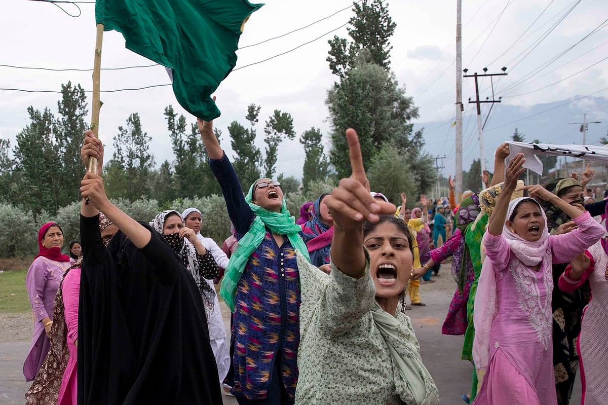 Article 370: International media reports protests rocking Kashmir, Indian media looks the other way