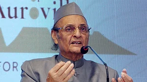 Release political leaders in Kashmir, demands Karan Singh, welcoming Centre’s decision to reorganise region