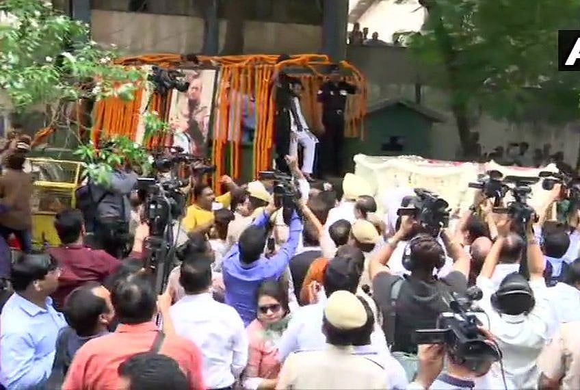 Arun Jaitley’s mortal remains reach BJP headquarters