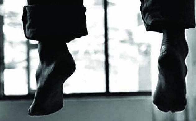 Accused hangs self in Andhra police station
