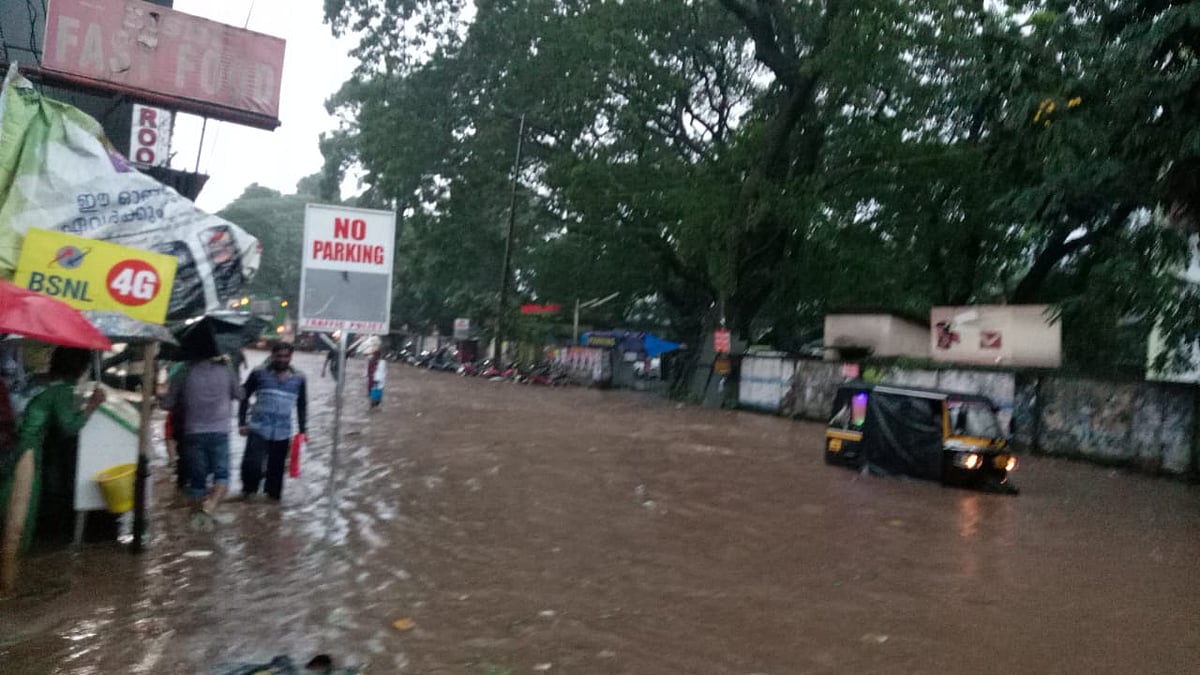 The area near Aluva Railway Station, which is 25 minutes away from the Cochin airport