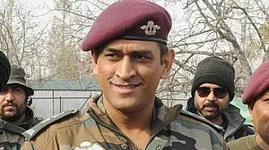 Dhoni likely to unfurl tricolour in Leh on Independence Day