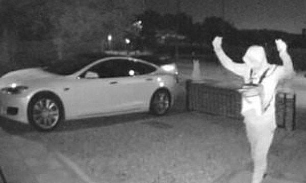 WATCH: Thieves steal ‘extra-secure’ Tesla car in just 30 seconds!