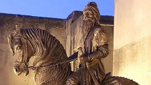 Statue of Maharaja Ranjit Singh vandalised in Pakistan