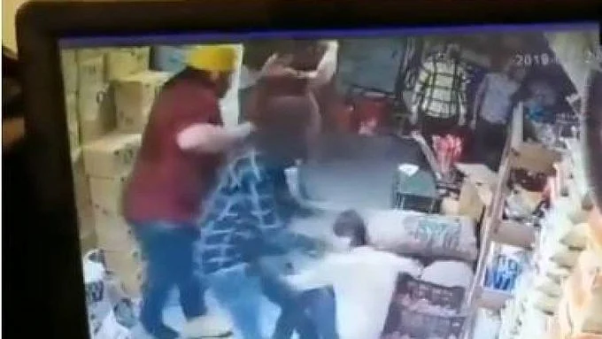 WATCH: A man becomes victim of road rage, claims accused robbed ₹15 lakhs from his shop