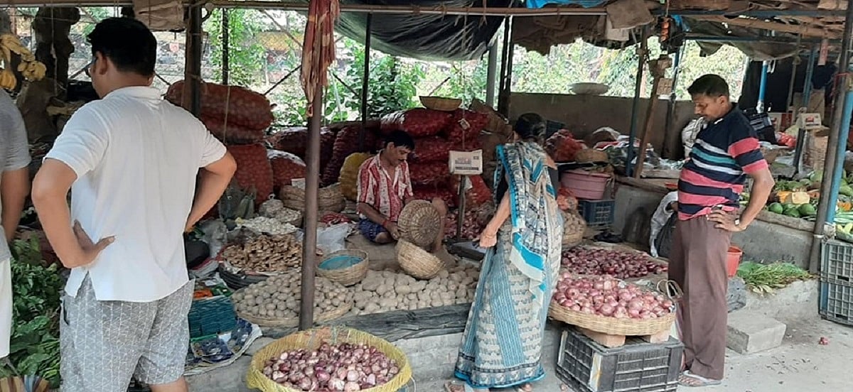 Supply shortage sends onion prices soaring to 4-yr high  