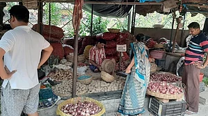 Supply shortage sends onion prices soaring to 4-yr high