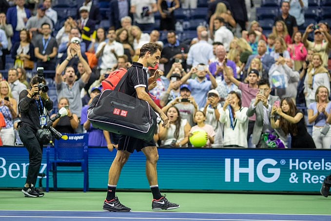 Dimitrov stuns Federer to reach US Open semi-finals 