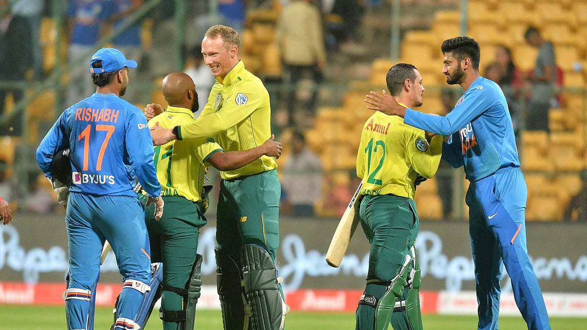 South Africa stroll to 9-wicket win, level series 1-1
