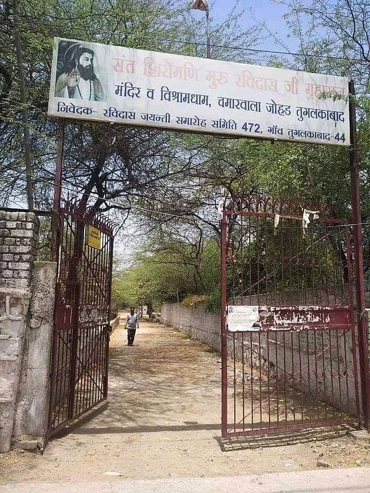 People offer prayers near Ravidas temple, cops stop them from reaching the site