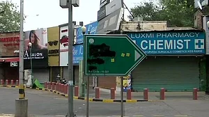 Hindu Sena blackens Delhi’s Babar Road signage