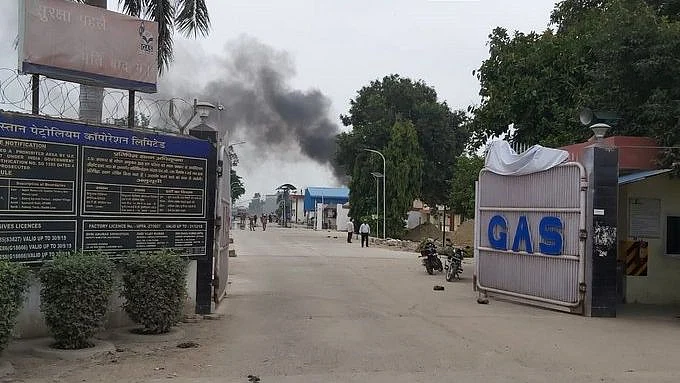 Gas tank explodes at Hindustan Petroleum Corporation Plant in Unnao