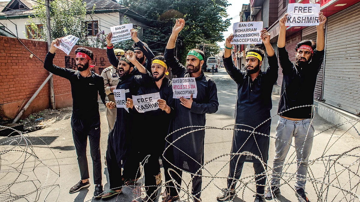 “Modi has destroyed us,” laments vendor in Srinagar, wonders why honeymooning couples would return