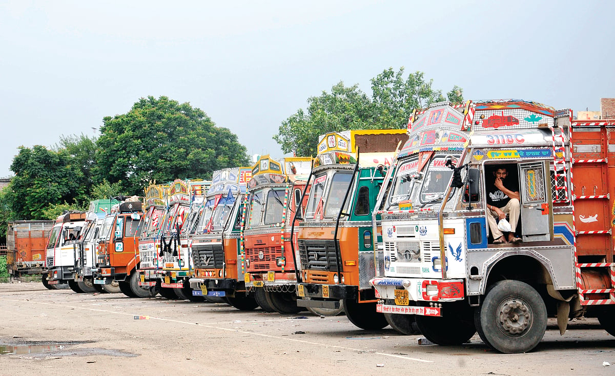  Punjab traders and Kashmiri students stranded in the state question normalcy claims by Govt in J & K