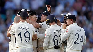 England players celebrate after winning the 5th Test match against Australia at Kennington Oval in London on Sep 15, 2019. England won by 135 runs (IANS Photo)