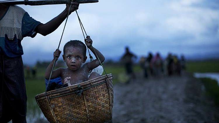 Lakhs of Rohingya Muslims have fled Myanmar’s violence hit Rakhine state to neighbouring Bangladesh to escape military crackdown (photo courtesy: social media)