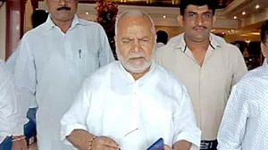 Victim wants rape charges included in FIR against Chinmayanand