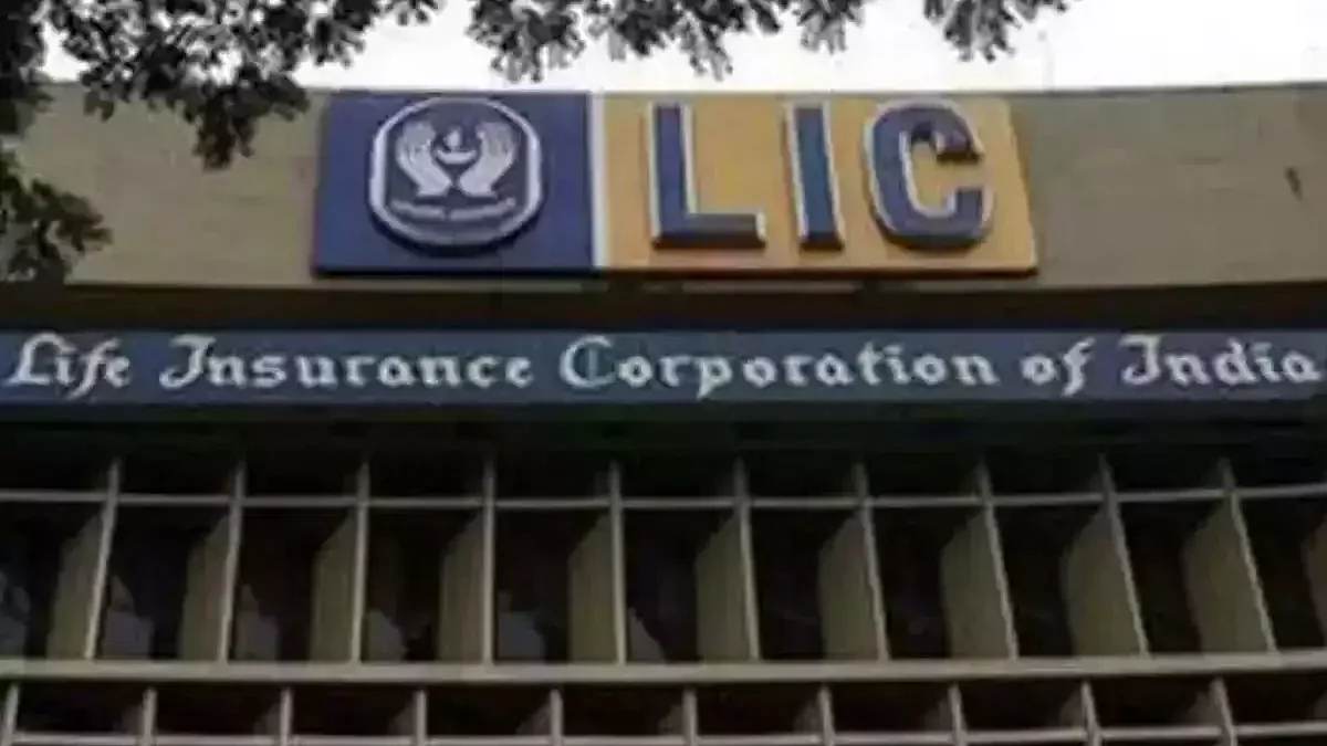 LIC forcing IDBI Bank to mis-sell insurance policies