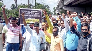 Teachers take to streets in Patna on Teachers’ Day