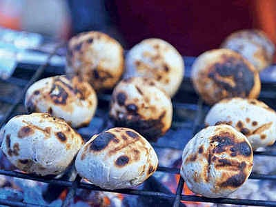 UP cop challans food van owner over baati-chokha delay  
