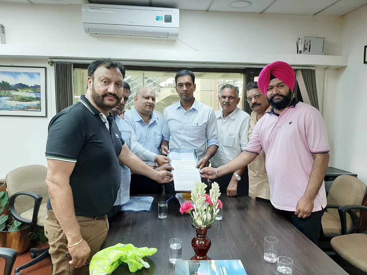  Kejriwal can waive or reduce penalties in MV Act, union ministry tells transporters