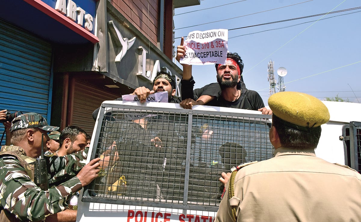 “Modi has destroyed us,” laments vendor in Srinagar, wonders why honeymooning couples would return