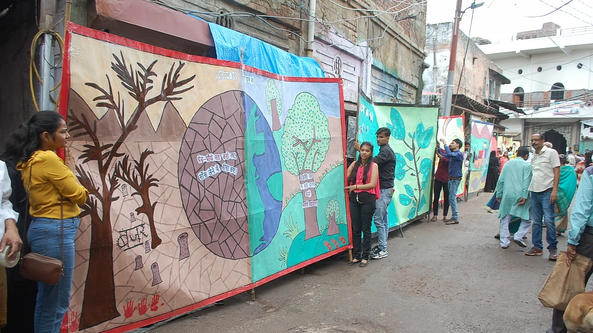 1,000-feet-long greeting card for Mahatma Gandhi