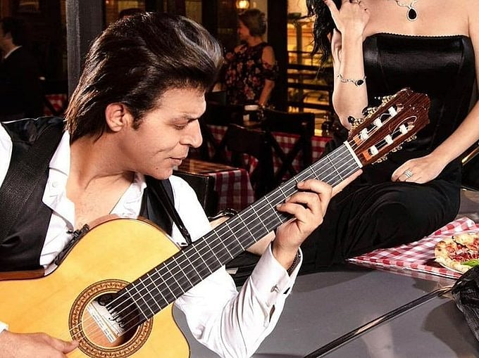 SRK’s doppelganger sets social media on fire  
