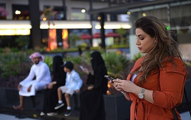 ‘Rebel’ Saudi women shun obligatory abaya robe