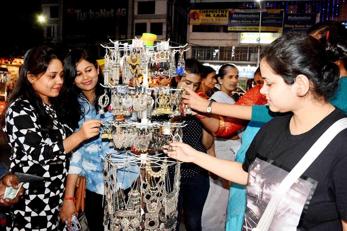 Women shop for jewellery on Diwali