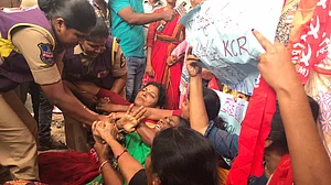 Massive protests in Hyderabad, Telangana against KCR government by employees