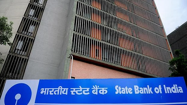 Who are the 220 defaulters whose ₹76,600 Cr loans have been written off by SBI?