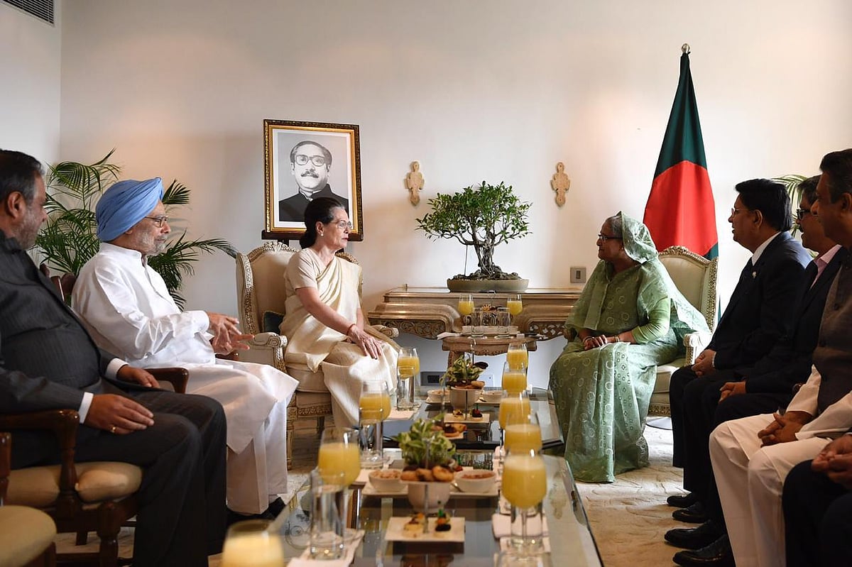 Sonia Gandhi, Manmohan Singh meet Bangladesh PM Sheikh Hasina