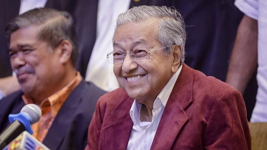 Malaysia’s Mahathir Mohamad sworn in